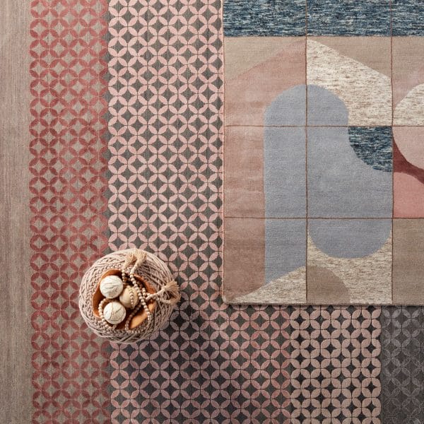 Kavi by  Brumoso Hand-Knotted Trellis Gray/ Pink Area Rug (8'X10')