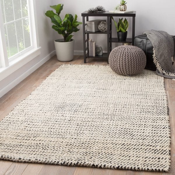 Almand Natural Solid White/ Black Area Rug (4'X6')
