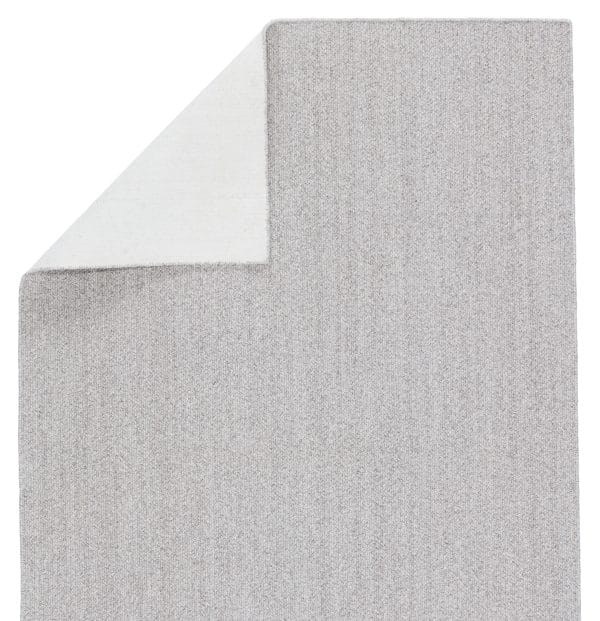 Maracay Indoor/ Outdoor Solid Light Gray/ White Area Rug (2'X3')